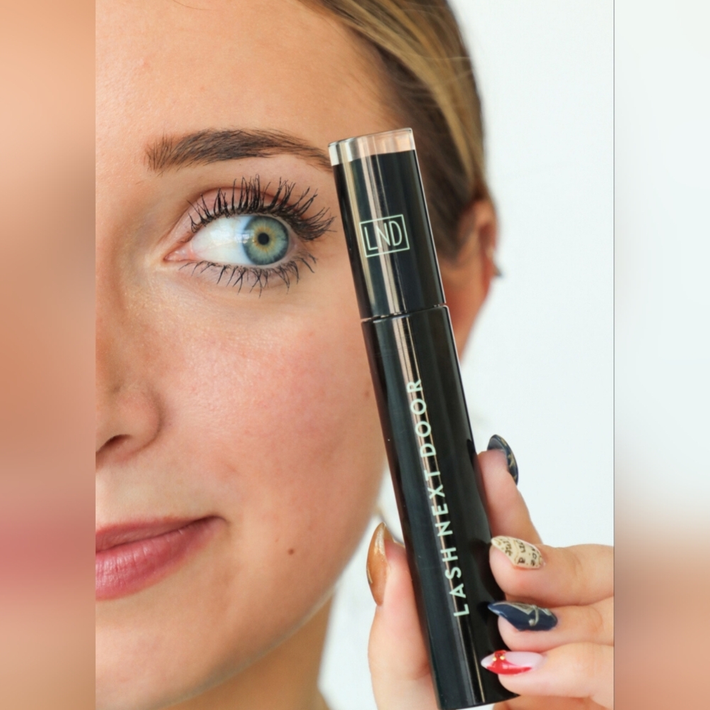 LASH NEXT DOOR BLACK MASCARA NEW!